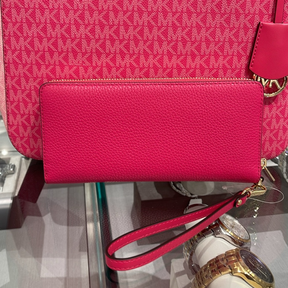 MICHAEL KORS
Leather Continental Wristlet Phone Case Wallet 
Electric Pink 
NWT - Picture 11 of 16